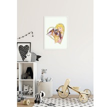 Affiche encadrée avec une femme blonde et deux oiseaux dans une chambre d''enfant