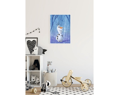 Poster avec une illustration d''Olaf du film La Reine des neiges dans la chambre d''enfant
