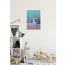 Chambre d''enfant avec une peinture murale encadrée de deux personnages de dessins animés