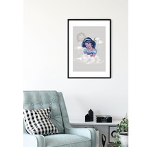 Affiche encadrée avec motif Jasmine au-dessus d''un fauteuil