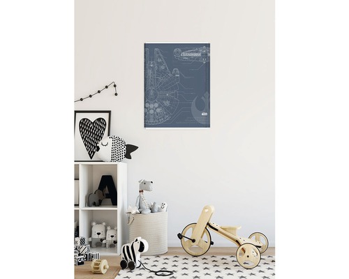 Chambre d''enfant avec une décoration murale Star Wars représentant les plans techniques du Faucon Millenium