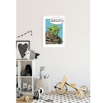 Kinderzimmer mit Yoda-Poster, Regal und Spielzeug für eine helle und freundliche Atmosphäre.