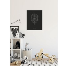 Chambre d''enfant décorative avec une peinture murale Star Wars Dark Maul, une étagère à jouets et des jouets en bois