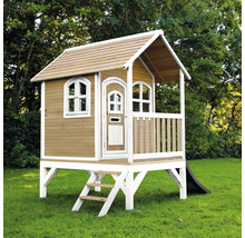 Maisonnette en bois avec toboggan dans le jardin