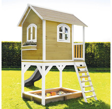 Maison de jeu en bois avec toboggan, bac à sable et échelle dans le jardin