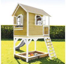 Cabane de jeux en bois avec bac à sable, toboggan et échelle dans le jardin