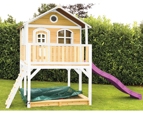 Cabane de jeux sur pilotis axi Marc 432 x 212 cm bois marron avec toboggan lilas Cabane de jeux en bois avec toboggan, échelle et bac à sable dans le jardin