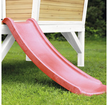 Toboggan pour enfants en plastique sur une tour de jeux