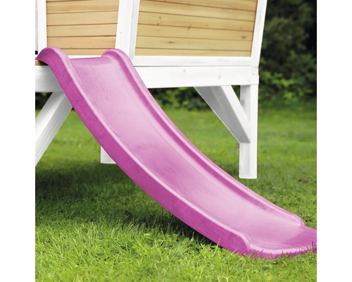 Gros plan d''un toboggan pour enfants sur une tour de jeux