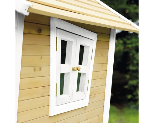 Vue détaillée d''une cabane de jeu en bois avec fenêtre