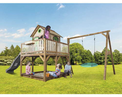 Holzspielplatz mit Rutsche, Sandkasten, Schaukel und Spielhaus für Kinder im Garten