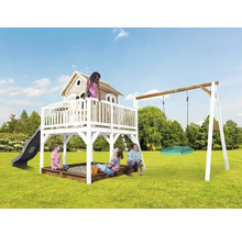 Aire de jeux pour enfants avec cabane, toboggan, balançoire et bac à sable dans le jardin.