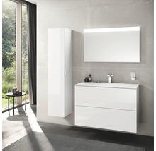 Salle de bains moderne avec meuble-lavabo blanc, armoire de toilette et armoire haute pour une ambiance claire et ordonnée