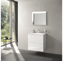 Salle de bains moderne avec meuble sous-lavabo blanc, vasque à poser et miroir éclairé.