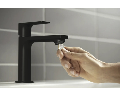 Schwarzer Waschtischmischer mit abnehmbarem Strahlregler