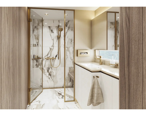 Salle de bains lumineuse avec douche, lavabo et revêtement en bois