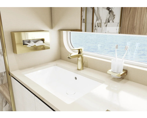 Helles Badezimmer mit Waschbecken, Armatur, Kosmetiktüchern und Zahnbürstenhalter