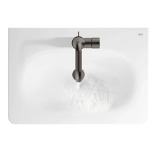 Vue de dessus d''un lavabo avec robinet et eau courante