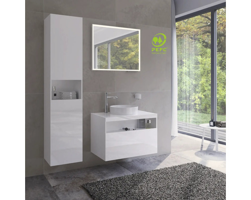 Modernes Badezimmer mit Waschbecken, Unterschrank, Spiegelschrank, Handtuchhalter und PEFC Siegel