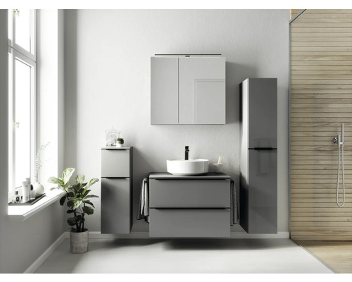 Ensemble de salle de bains moderne avec lavabo, armoire de toilette et éléments de rangement