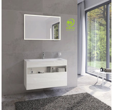 Salle de bains avec miroir éclairé, meuble sous-lavabo, robinet et label PEFC