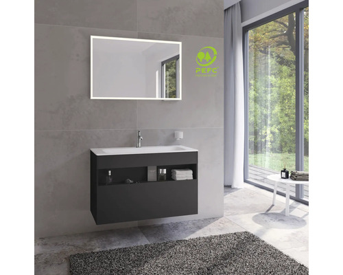 Salle de bain moderne avec meuble sous-lavabo, miroir lumineux et fenêtre