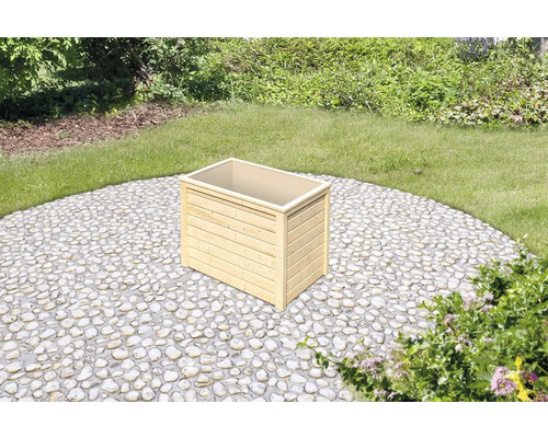 Holzblumenkasten im Garten
