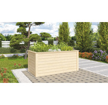 Holzpflanzkasten im Garten mit Pflanzen