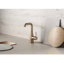 Mitigeur de lavabo monocommande Grohe sur une étagère
