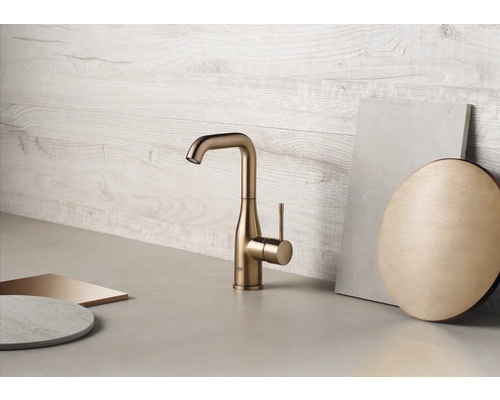 Mitigeur de lavabo monocommande Grohe sur une étagère