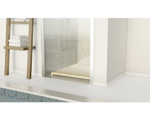 Detailansicht eines Badezimmers mit Handtuchleiter, Dusche und Fliesen