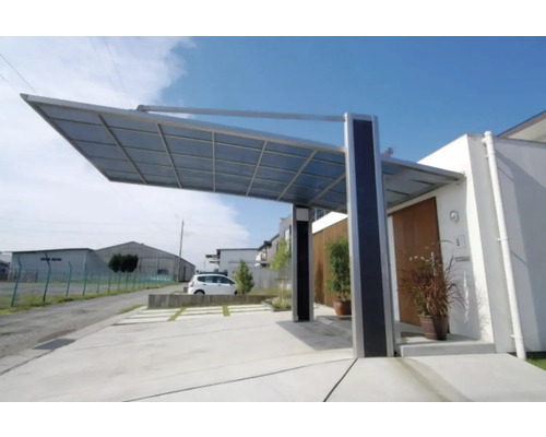 Abri de voiture moderne en métal et polycarbonate sur la maison