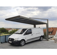 Abri de voiture moderne en métal avec toit transparent et une camionnette garée en dessous.