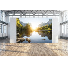 Image d''une pièce avec un papier peint photo de paysage de montagne sur le mur