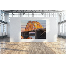 Photographie décorative d''un pont illuminé sur un mur