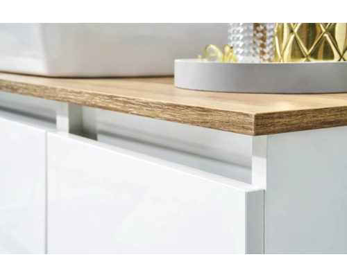 Vue détaillée d''une armoire de salle de bain avec plateau en bois et tiroirs blancs