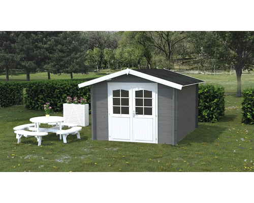 Scène de jardin avec cabanon en bois, table de pique-nique et bac à plantes