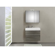 Badezimmer mit Waschbeckenunterschrank, Waschtisch und Spiegelschrank