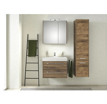 Modernes Badezimmer mit Waschtisch, Spiegelschrank, Hochschrank und Handtuchleiter
