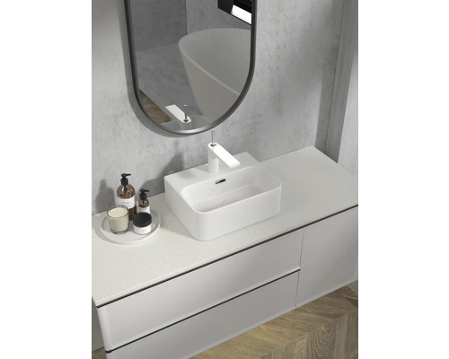 Salle de bain moderne avec meuble-lavabo blanc, vasque à poser et miroir