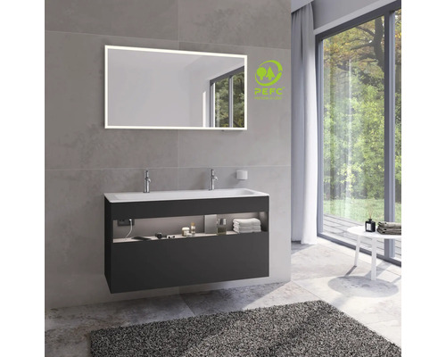 Salle de bains moderne avec miroir lumineux, meuble sous-lavabo et label PEFC