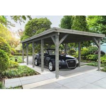 Abri de voiture en bois avec voiture garée dans le jardin