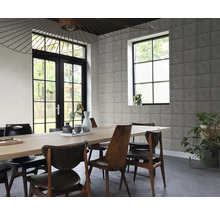 Salle à manger avec table, chaises, fenêtre et mur aspect blocs de béton