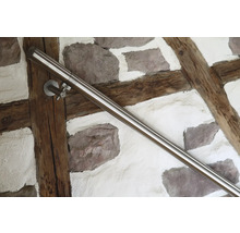 Edelstahlhandlauf an einer Wand