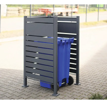Mülltonnenbox mit horizontalen Lamellen und einer blauen Mülltonne