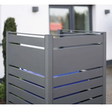 Mülltonnenbox aus Aluminium mit horizontalen Lamellen zur Mülltonnenverkleidung im Aussenbereich