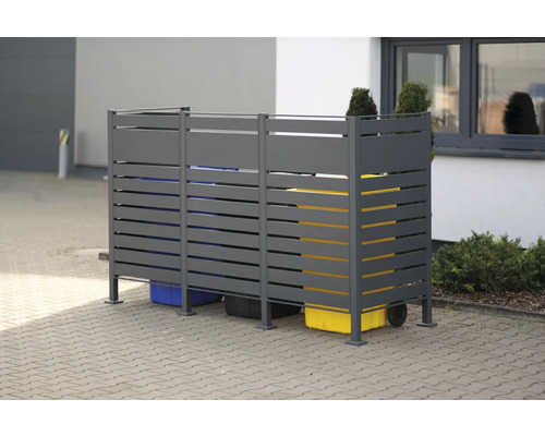 Mülltonnenbox mit drei Mülltonnen aus Metalllatten