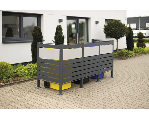 Mülltonnenbox mit drei Mülltonnen