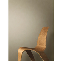 Chaise en bois avec design incurvé