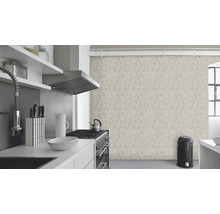 Cuisine moderne avec papier peint élégant sur le mur